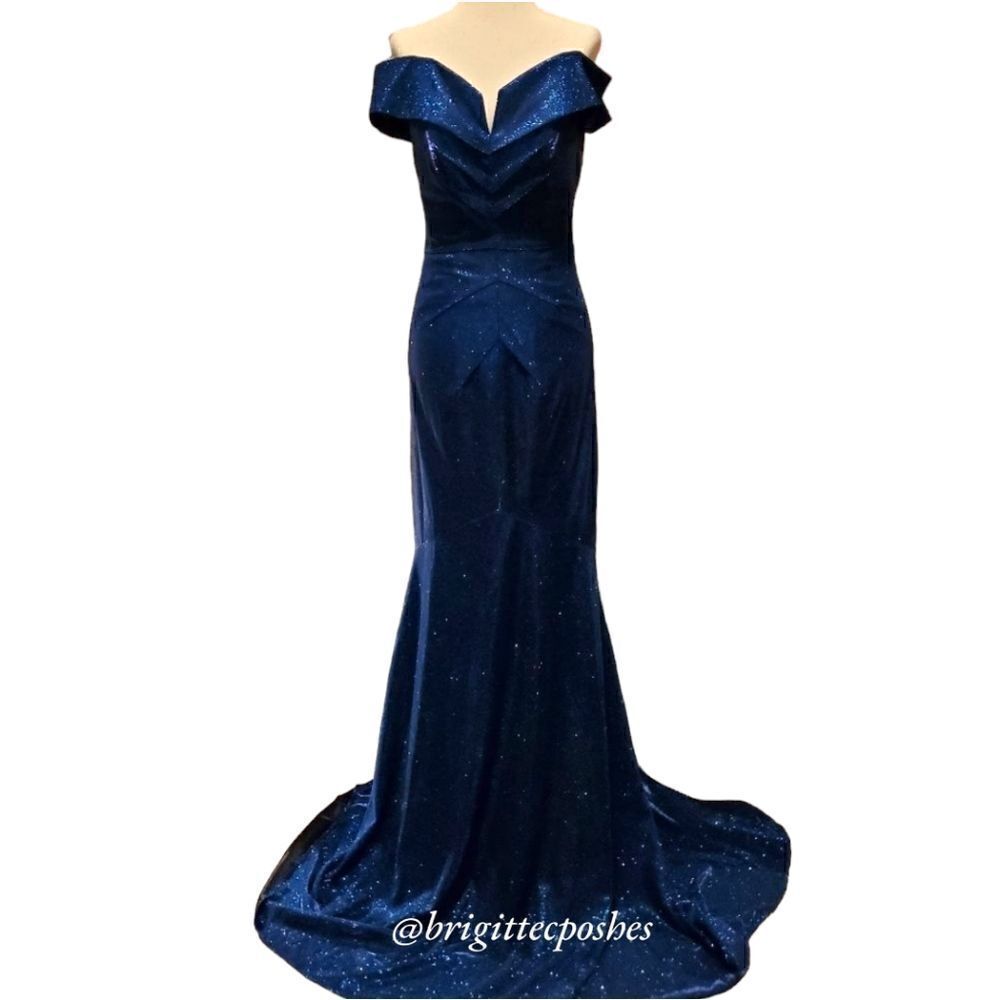 RENE RUIZ Off-The-Shoulder Mermaid Glitter Gown